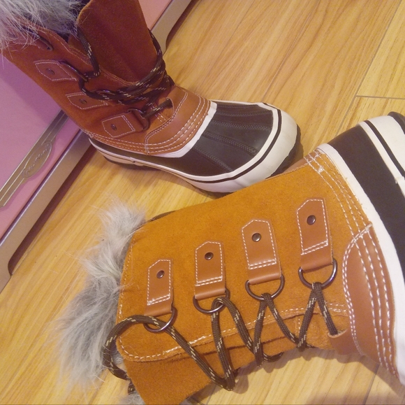 Outbound Frost Women's High Cut Boots, Tan/Black Size 8 - Picture 3 of 5